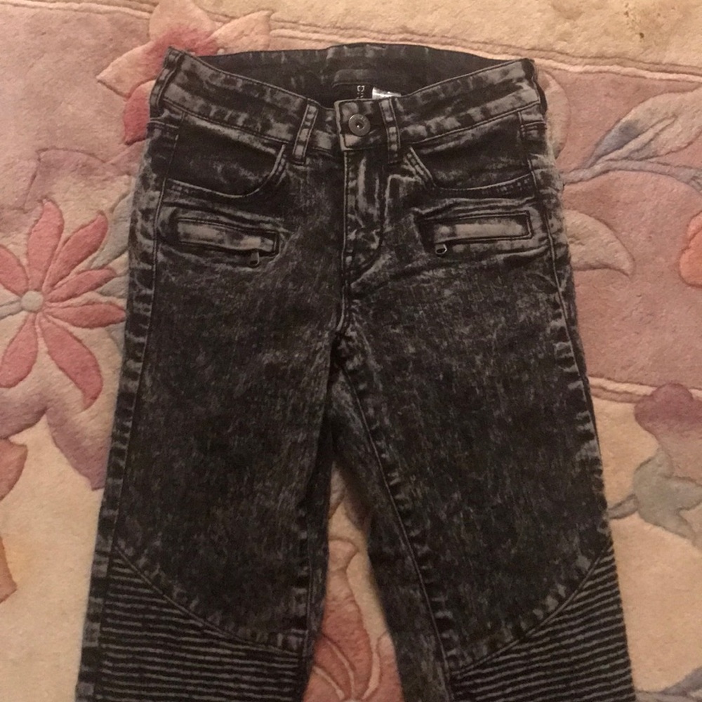 H and M jeans- never worn size 2